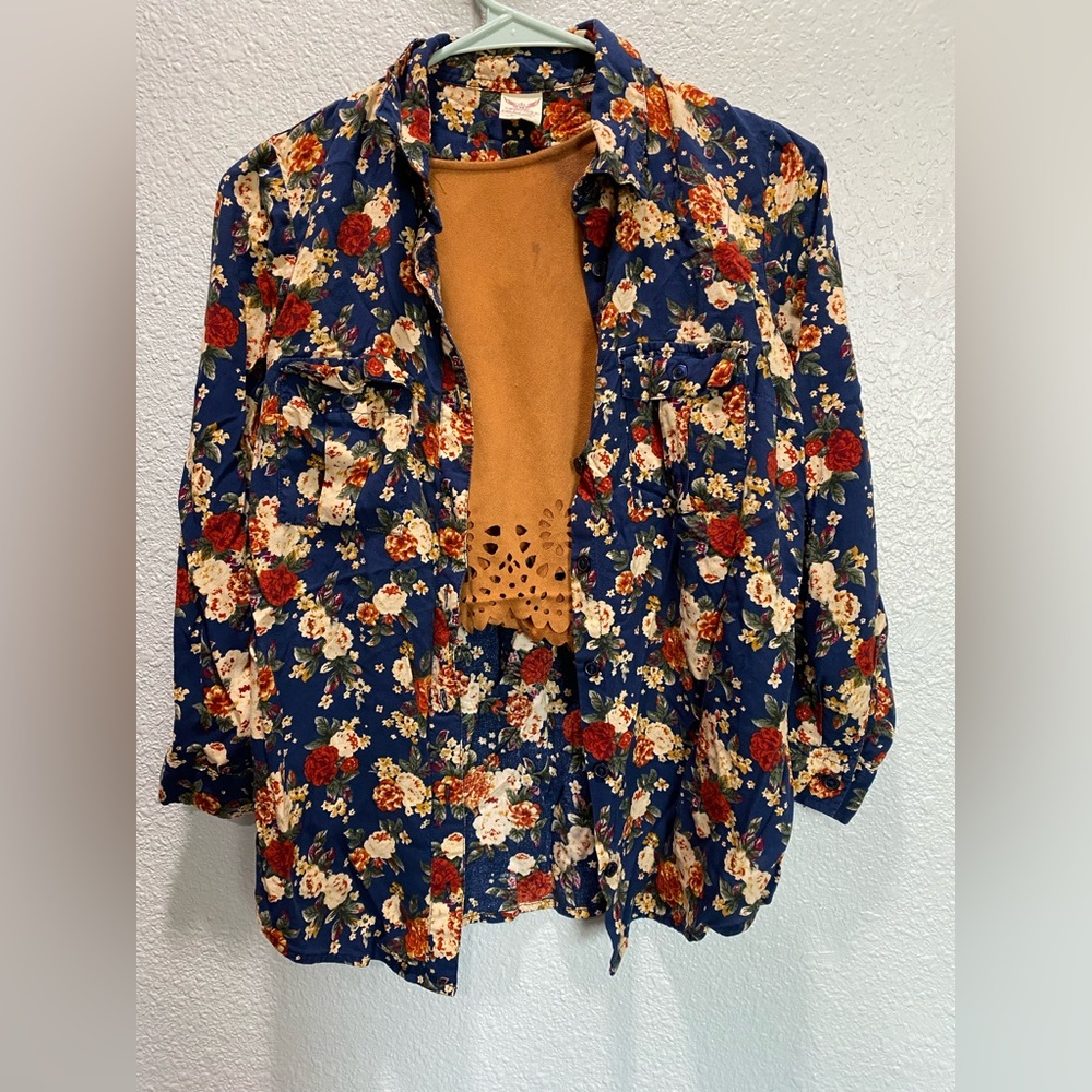 Small (4-6) sized faded glory button down. Super cute to layer with!